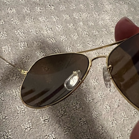 Ray-Ban Women’s Aviator Sunglasses - Picture 4 of 6